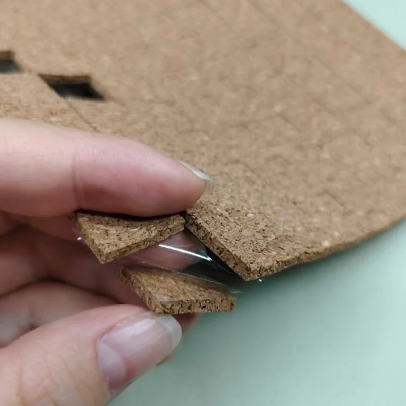 တွယ်ကပ်ထားသော 1/8