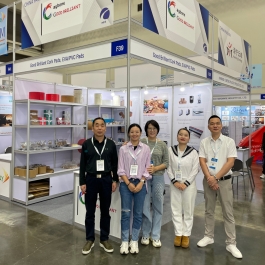 Asian Glass Fair အတွက် ဘန်ကောက်မှာ ရောက်နေပါတယ်။